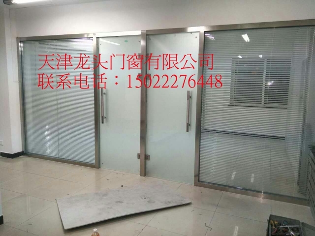 隔断安装工艺资料下载-天津安装玻璃隔断质量素材