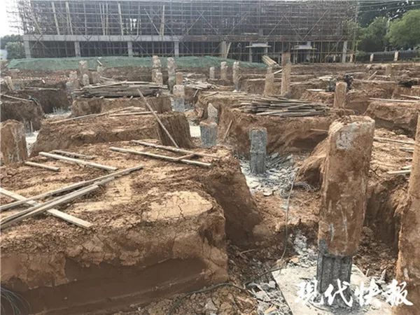 工地工人破桩遭意外被砸身亡，混凝土桩竟是“黄土芯”_2