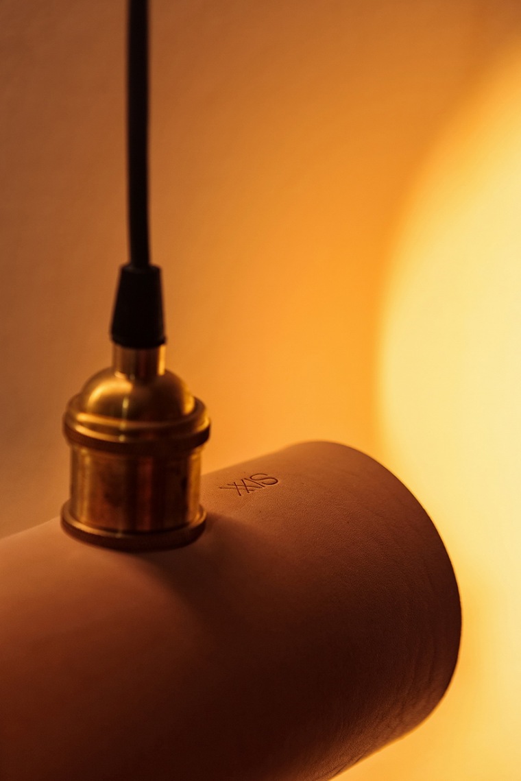 传统湘西风格结合现代材料—张家界·六甲设计酒店-Leather lamp