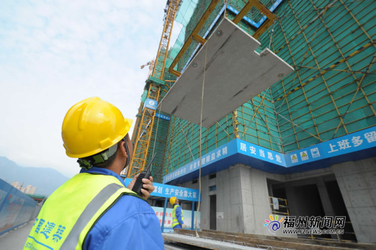 带凸窗住宅资料下载-探访福州最高装配式住宅建筑工地：盖房如搭积木