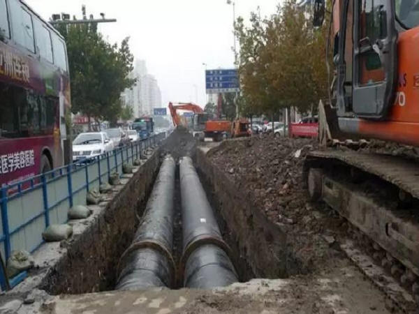 非开挖水平定向钻机拉管资料下载-市政给排水施工要注意什么？如何降低成本?