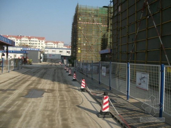 门洞节点构造资料下载-建筑工程施工安全文明标准化节点说明（2013 图文解析）