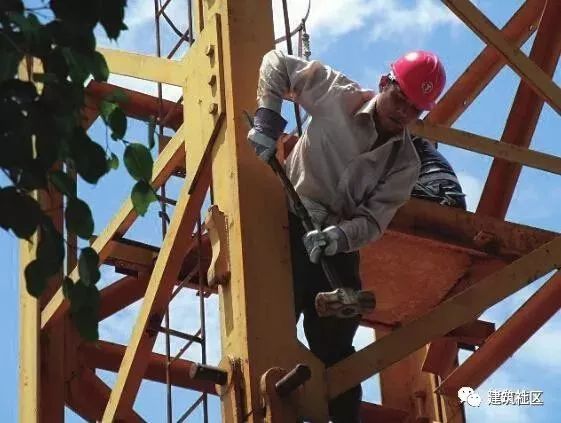 黑龙江一在建工地塔吊折断，2死4伤，如何有效预防塔吊事故？_19