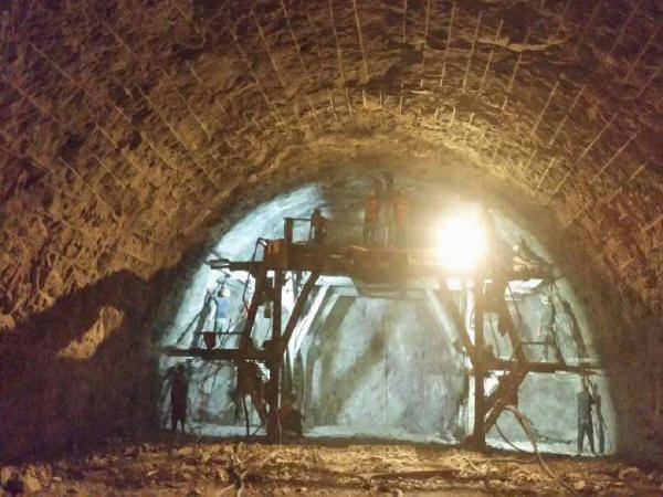 隧道混凝土质量缺陷资料下载-隧道喷射混凝土空洞缺陷的成因及处理方案