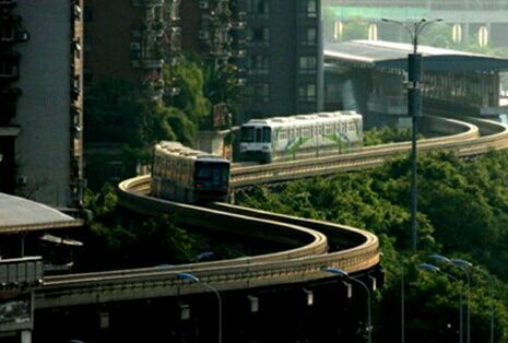 重庆地铁号线车站施工方案资料下载-来看看重庆轨道交通2号线的轻轨，扭出蛇形！