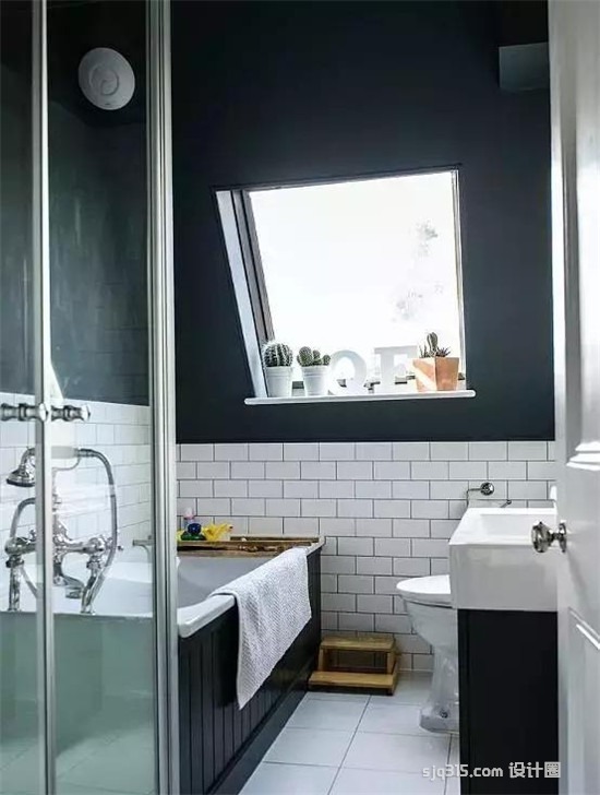卫生间镜柜su资料下载-喜欢浴缸却放不下？3㎡的卫生间就能放得下！