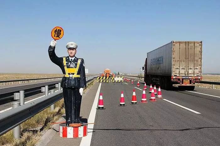 安全措施管控资料下载-[思考]新时代高速公路养护安全管控新措施