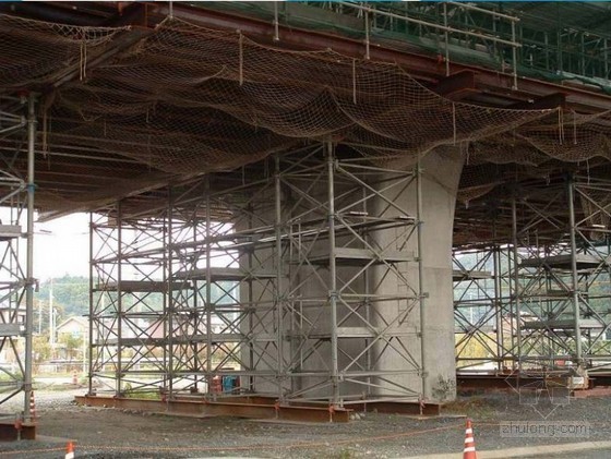 建筑业10项新技术及《混凝土结构工程施工规范》模板工程变化解读（附丰富清晰图片）-4日本高架桥重型钢管支架 