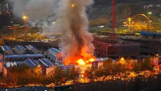 工地现场管理机构资料下载-高层建筑工地火灾发生致命点