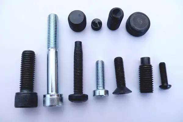 钢结构用扭剪型高强螺栓资料下载-钢结构紧固件的安施工方法及质量标准