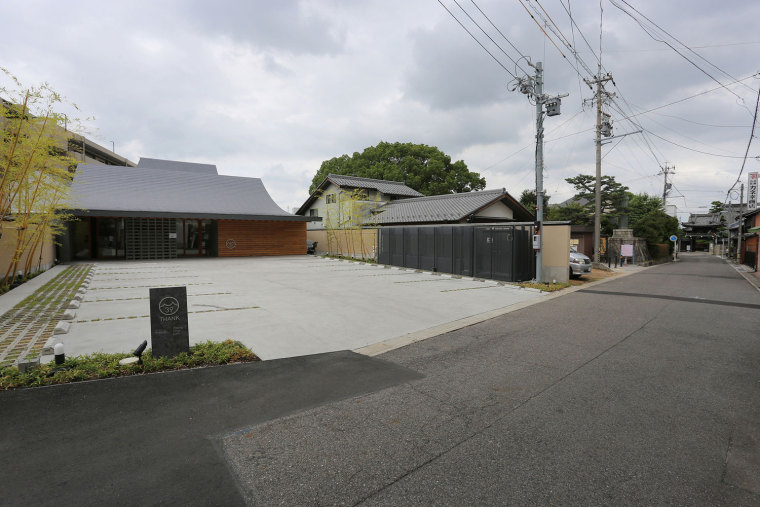 学校主道路资料下载-编织式悬索木制屋顶，孩子们的课后学校 — 日本自然科学寺子屋