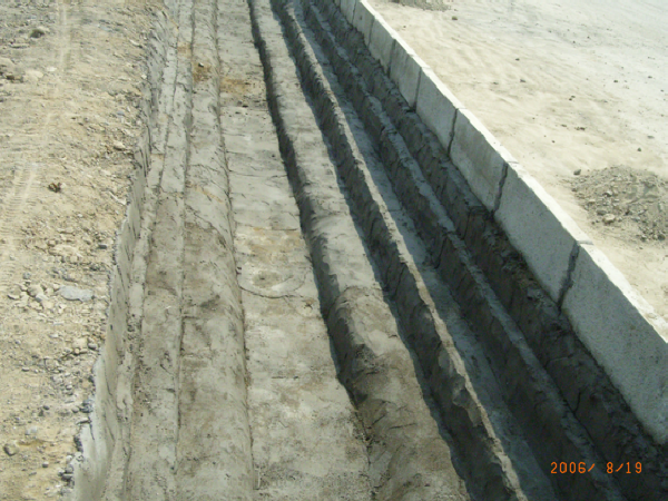 路基排水设施施工资料下载-高速公路排水设施设计与施工控制(22页)
