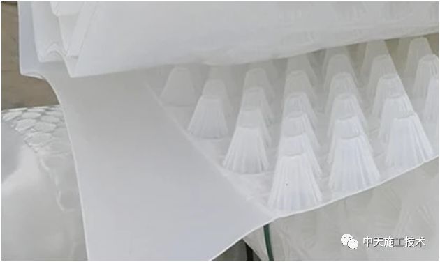 地下室防水排水板资料下载-[新材料]凹凸型塑料防排水板