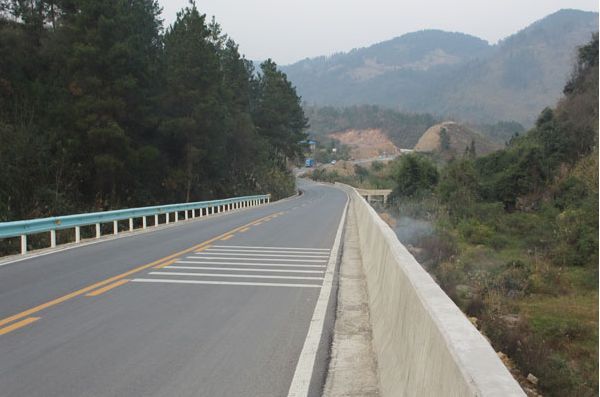 下穿大桥道路工程施工方案资料下载-道路工程改扩建工程创优计划（14页）