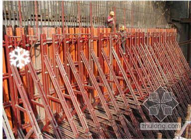 护坡井字粱加固图片资料下载-北京某商业广场模板工程施工方案(图文并茂）