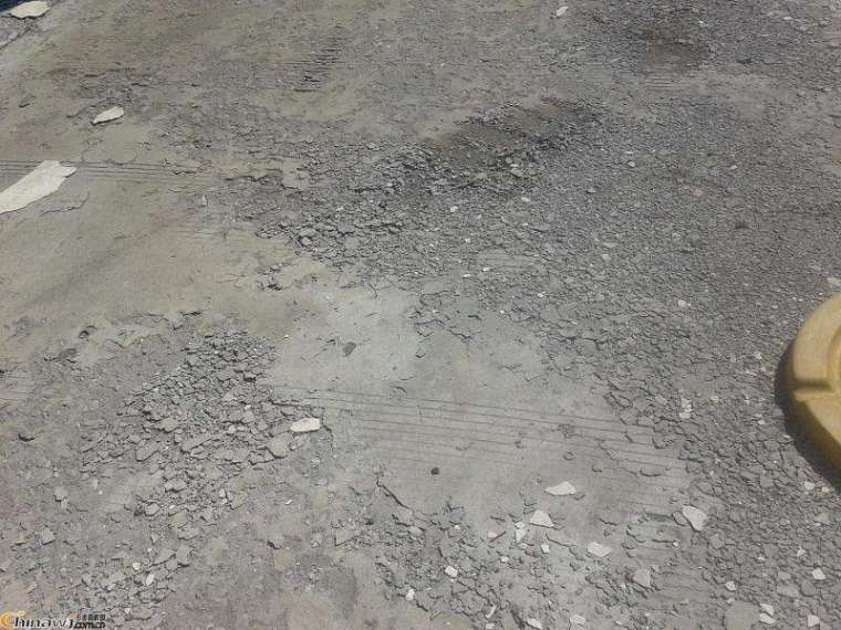混泥土路面怎么修补资料下载-水泥路面坑洞、麻面、坑洼不平怎么修补？