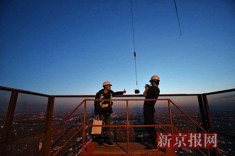 北京最高地标建筑“中国尊”凌晨突破500米