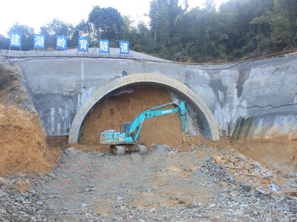 隧道工程安全防护资料下载-高速公路隧道工程技术交底Word版