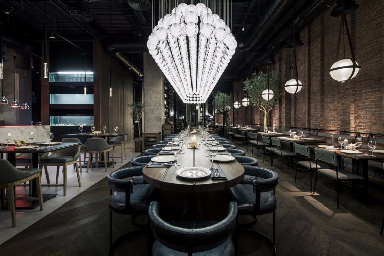 450平米餐厅平面图资料下载-CATCH鱼餐厅——高档优雅的欧洲内饰打造出美食爱好者的天堂