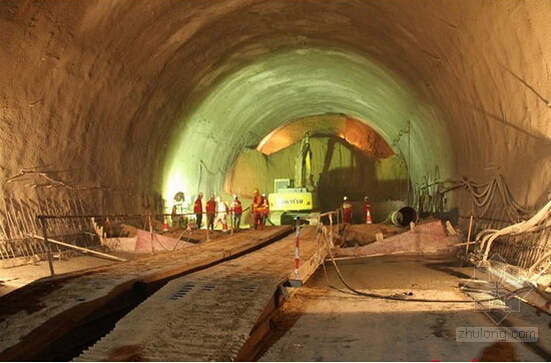 下沉式隧道施工图纸资料下载-黄土隧道施工方案