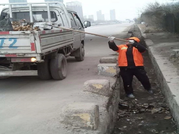 道路养护工作管理措施资料下载-荥阳市交通运输局公路局全面部署道路养护 春雨绵绵保公路畅通