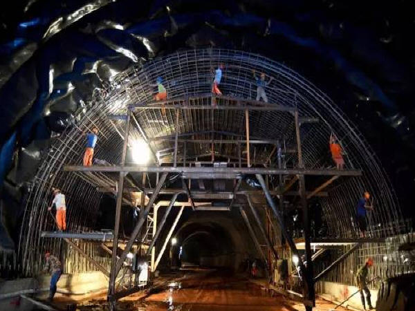 隧道瓦斯地段施工资料下载-隧道施工中不良地质及风险地段的施工措施