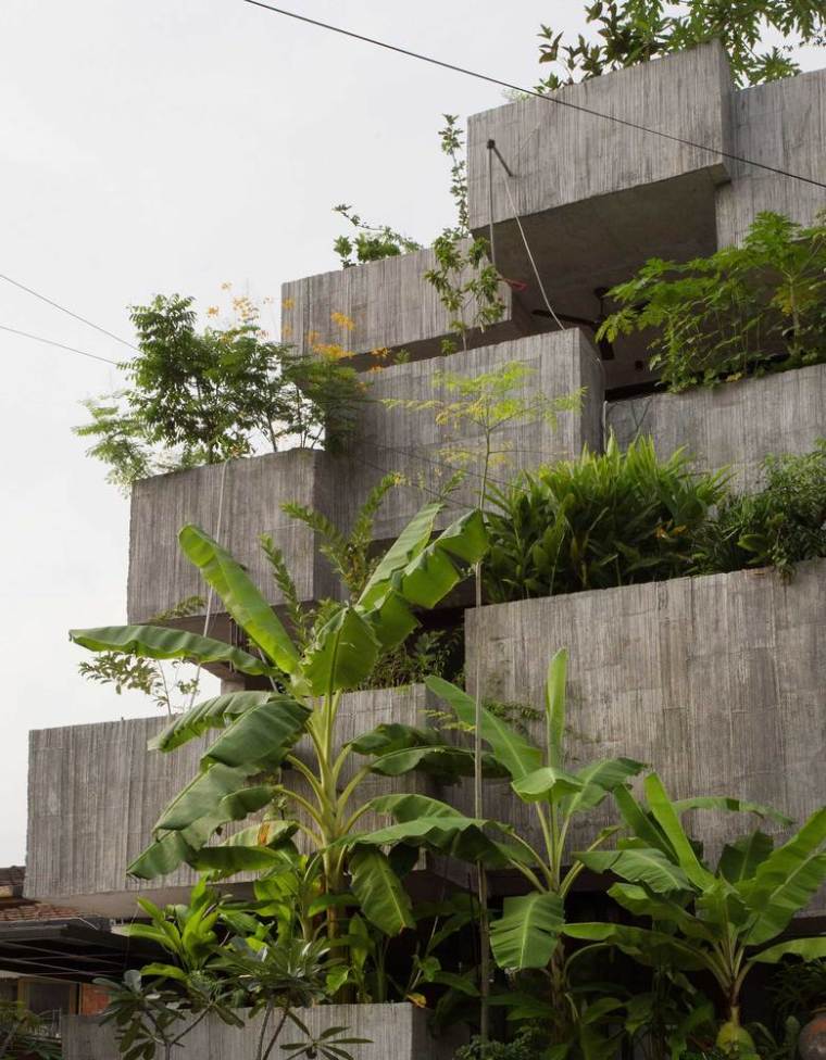 马来西亚非黑即白住宅资料下载-马来西亚植物盒住宅 / Formzero