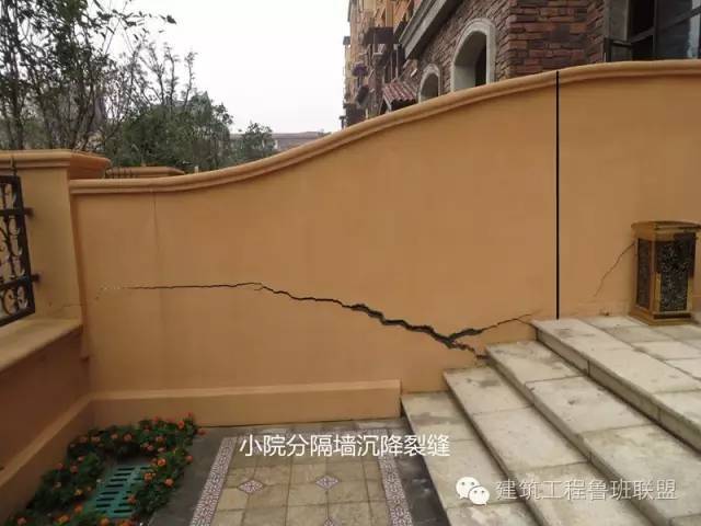 地下入口顶棚su资料下载-一场连续降雨让这个项目质量问题暴露无遗，这些问题你们怎么看？