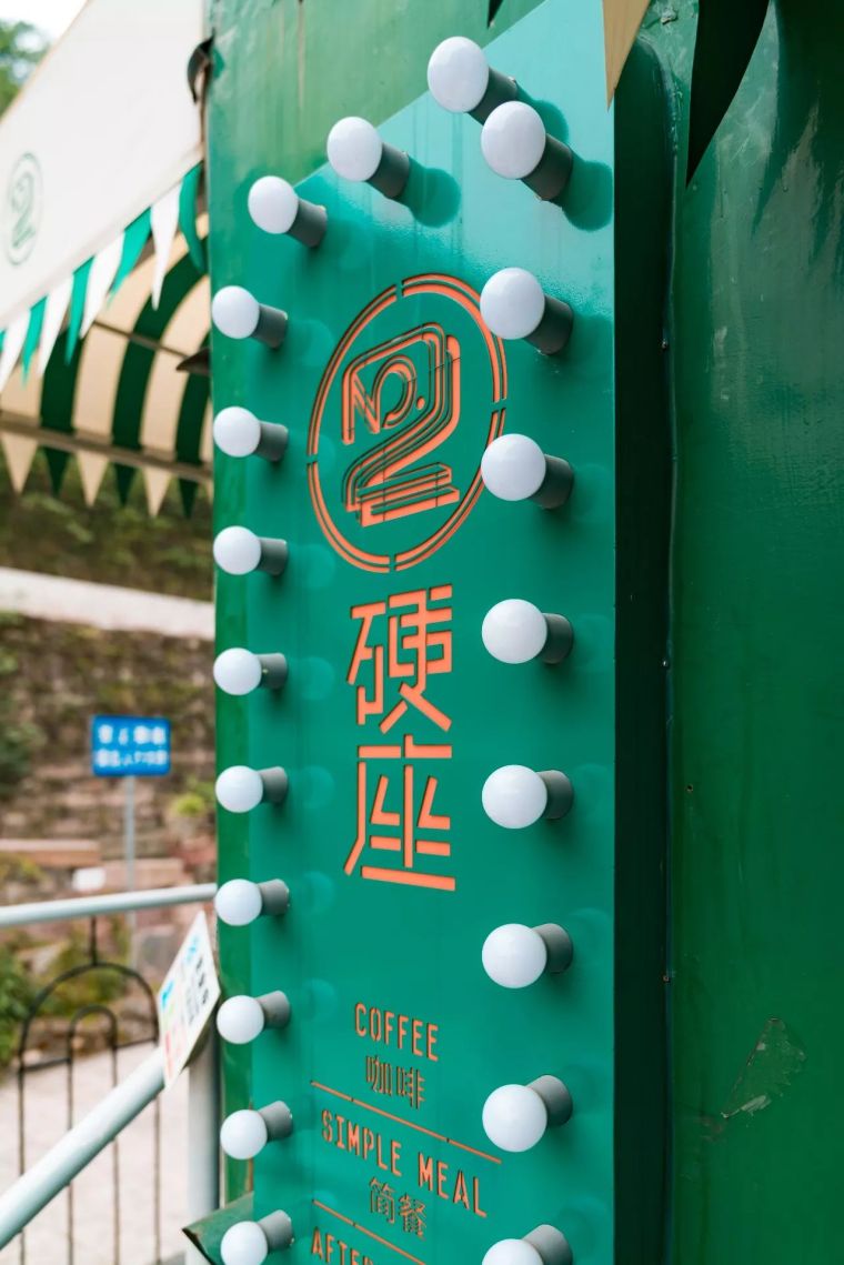 重庆这座千年古镇，藏着一个绿皮火车爆改的咖啡馆！_13