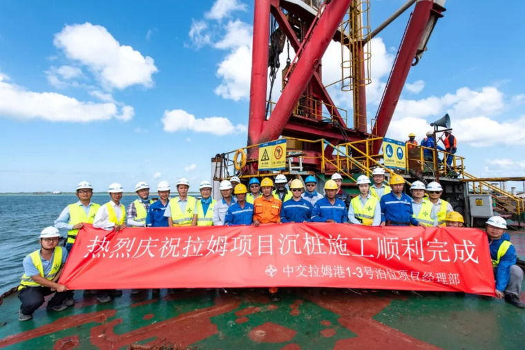 码头桩基施工资料下载-肯尼亚拉姆港项目，圆满完成主码头桩基施工