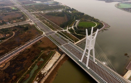 梯形桥资料下载-中国首座“鼎”形斜拉桥，很美！