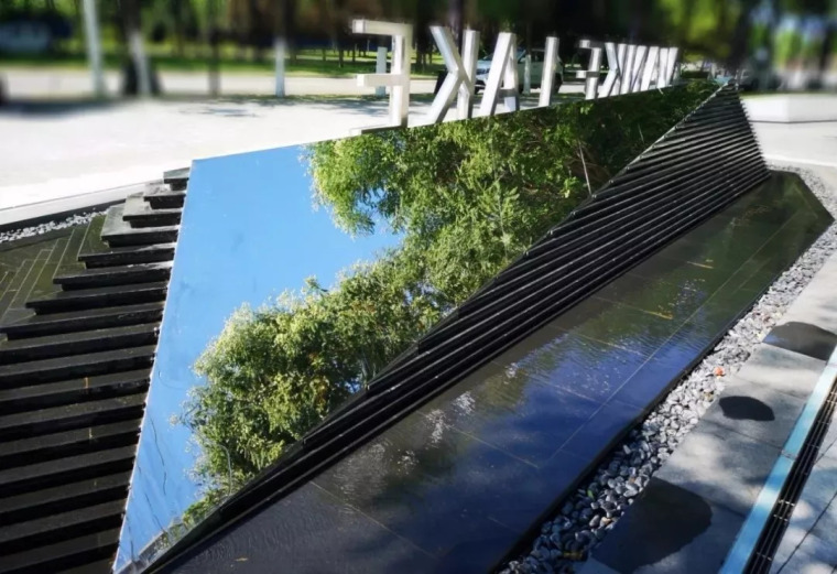 成都折线公园资料下载-双倍景致，“复制“周遭的镜像之美！