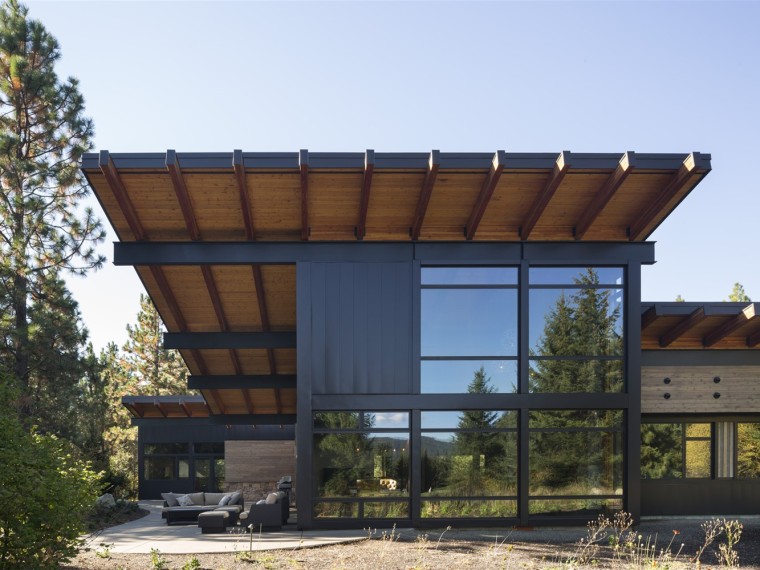 太阳能屋板资料下载-美国郊区的零耗能度假小屋