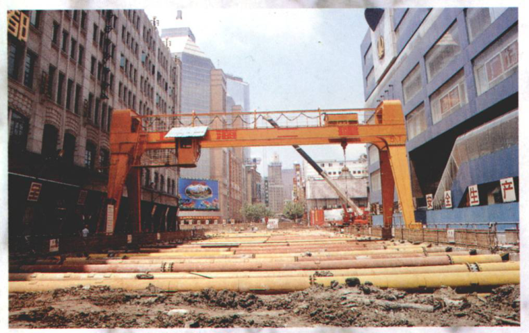 城市轨道交通土建工程施工技术介绍（PPT，145页）-上海2号线河南路站施工现场