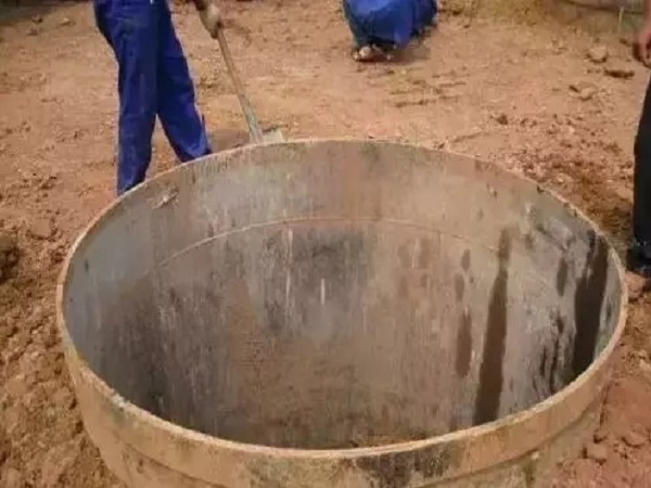 钢护筒挖埋法资料下载-旋挖钻机施工工艺流程