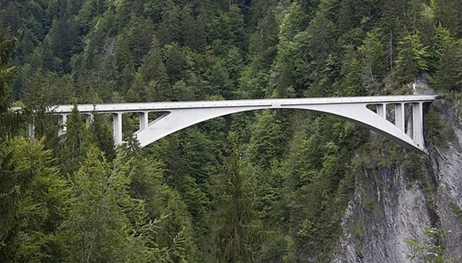 无人机测量桥梁资料下载-BIM在桥梁技术方面的作用案例（60页）