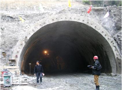 隧道洞身开挖工作方法资料下载-公路隧道洞身开挖课件PPT（53页）