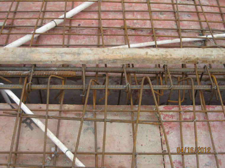 钢筋笼绑扎图纸资料下载-房屋建筑工程质量通病(钢筋绑扎与安装)
