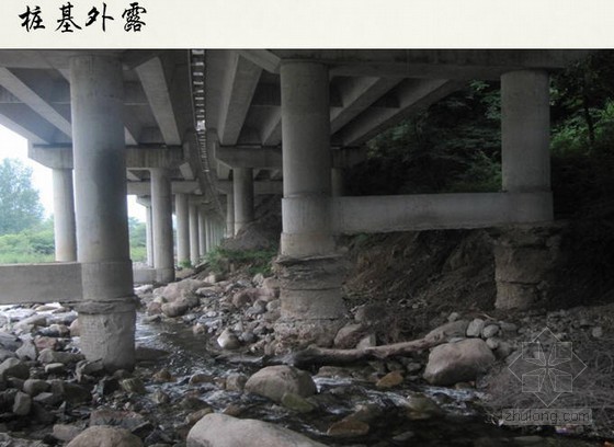 市政道路工程质量通病及防治措施383页（桥涵路基路面附构）-桩基外露 