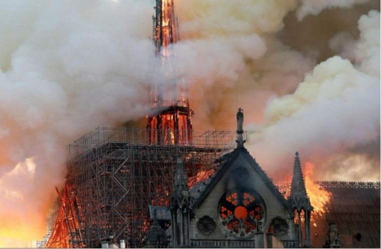 巴黎圣母院大火！800年古迹被焚毁……_4