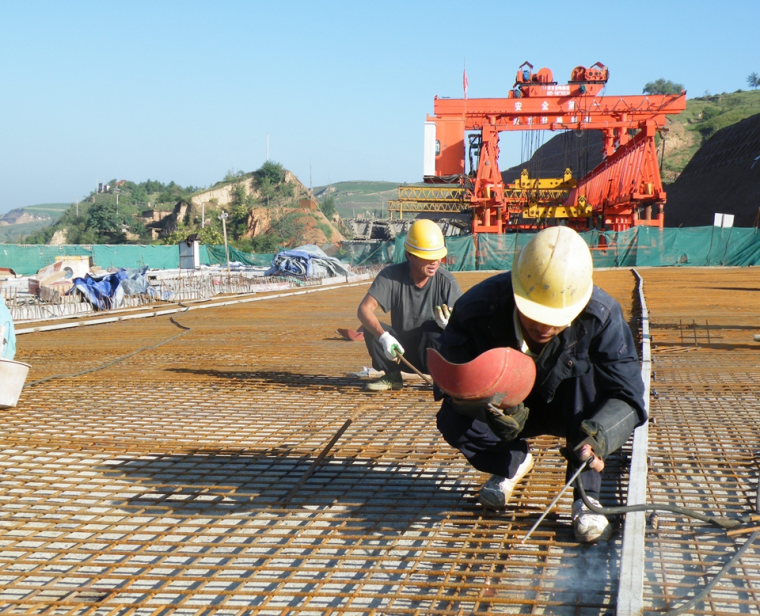 桥面铺装程序资料下载-桥面铺装施工技术及流程