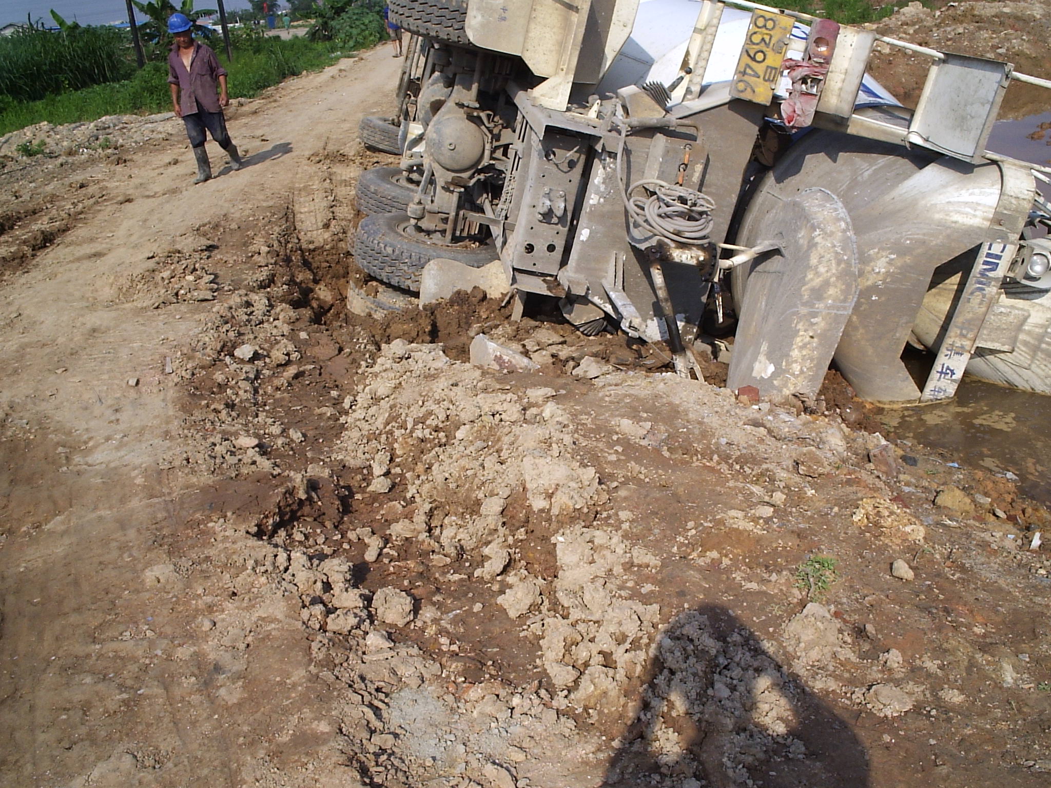 发几张工地上翻车的照片