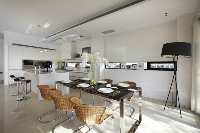 现代风自地自建住宅餐厨区装修效果图