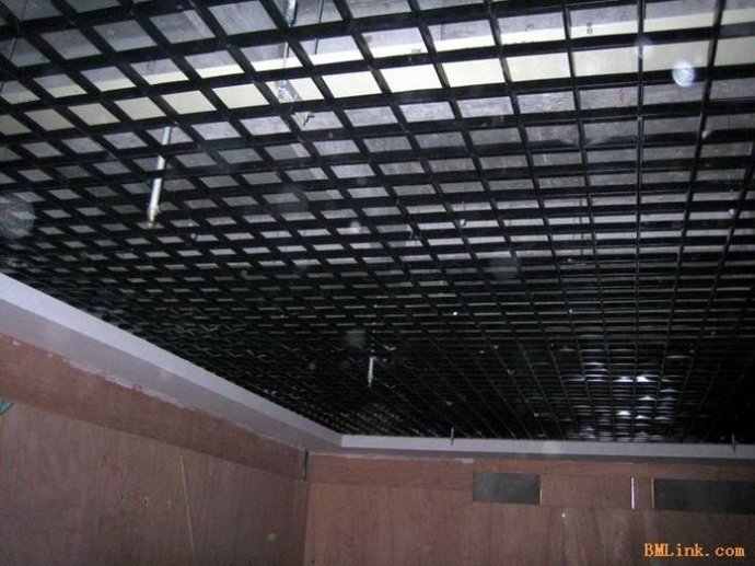 木质面板吊顶资料下载-天花吊顶施工技术