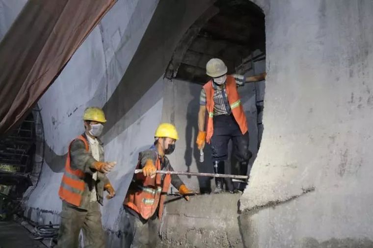 通往香格里拉的铁路，离建成更近一步_8