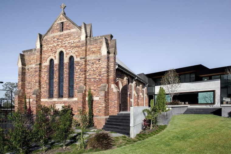 鹿特丹教堂改建住宅资料下载-山坡住宅扩建项——“教堂之家”