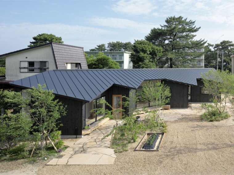 绿植墙su模型资料下载-日本L形墙的住宅