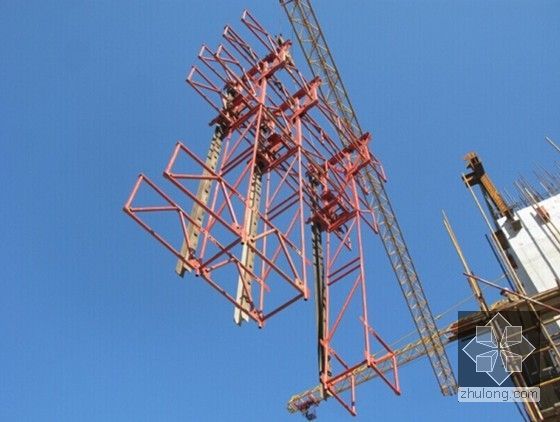 [北京]钢管砼框架核心筒结构超高层液压爬模工程专项施工方案(90页 多图)-主承力架整体吊装
