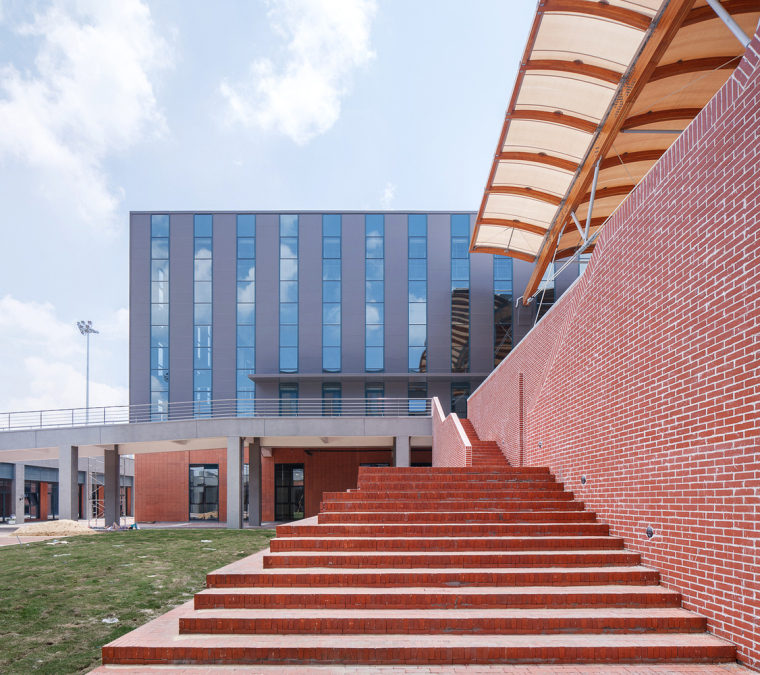 海宁浙江大学国际联合学院综合体育馆-Photo009_Enclosed_inner_courtyard