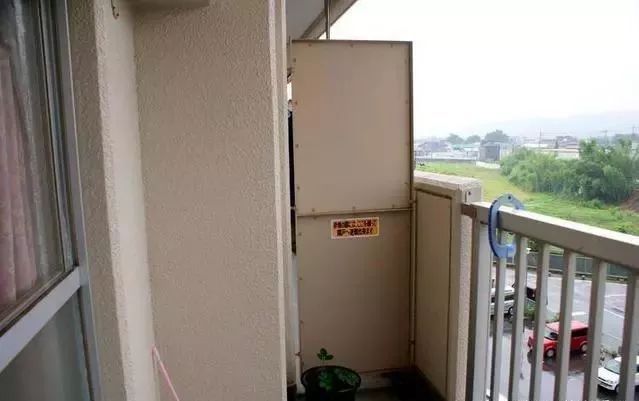 日本逃生阳台是怎么设计的？_24